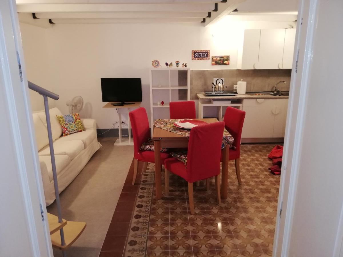 Il Posto Giusto Station Rooms Palermo Exterior foto